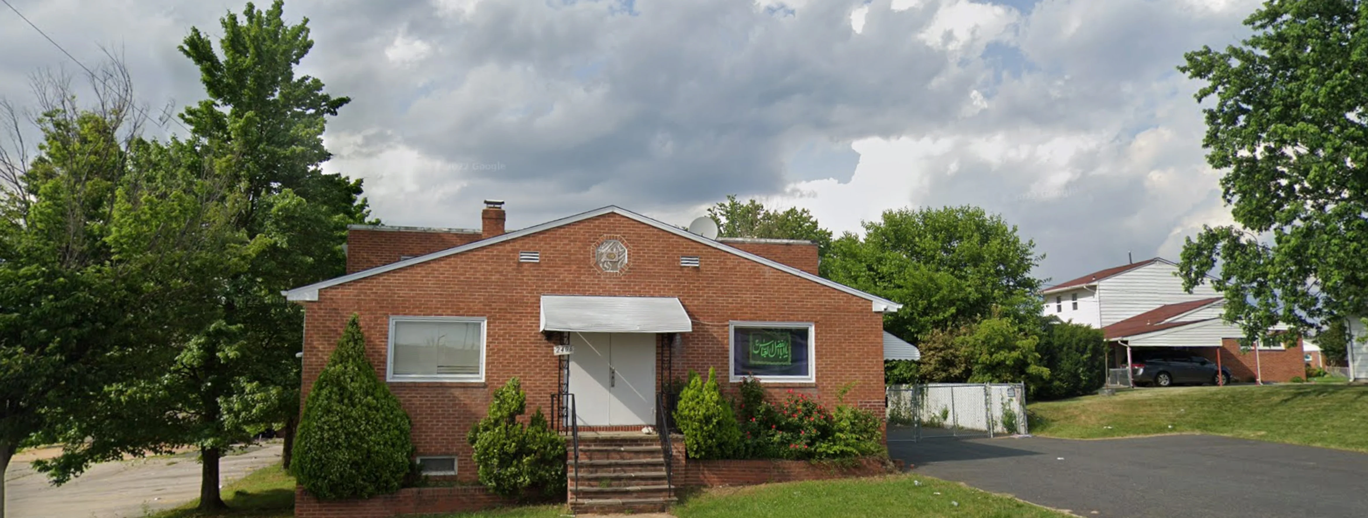 Exterior view of Imam Mahdi Islamic Education Center Parkville building
